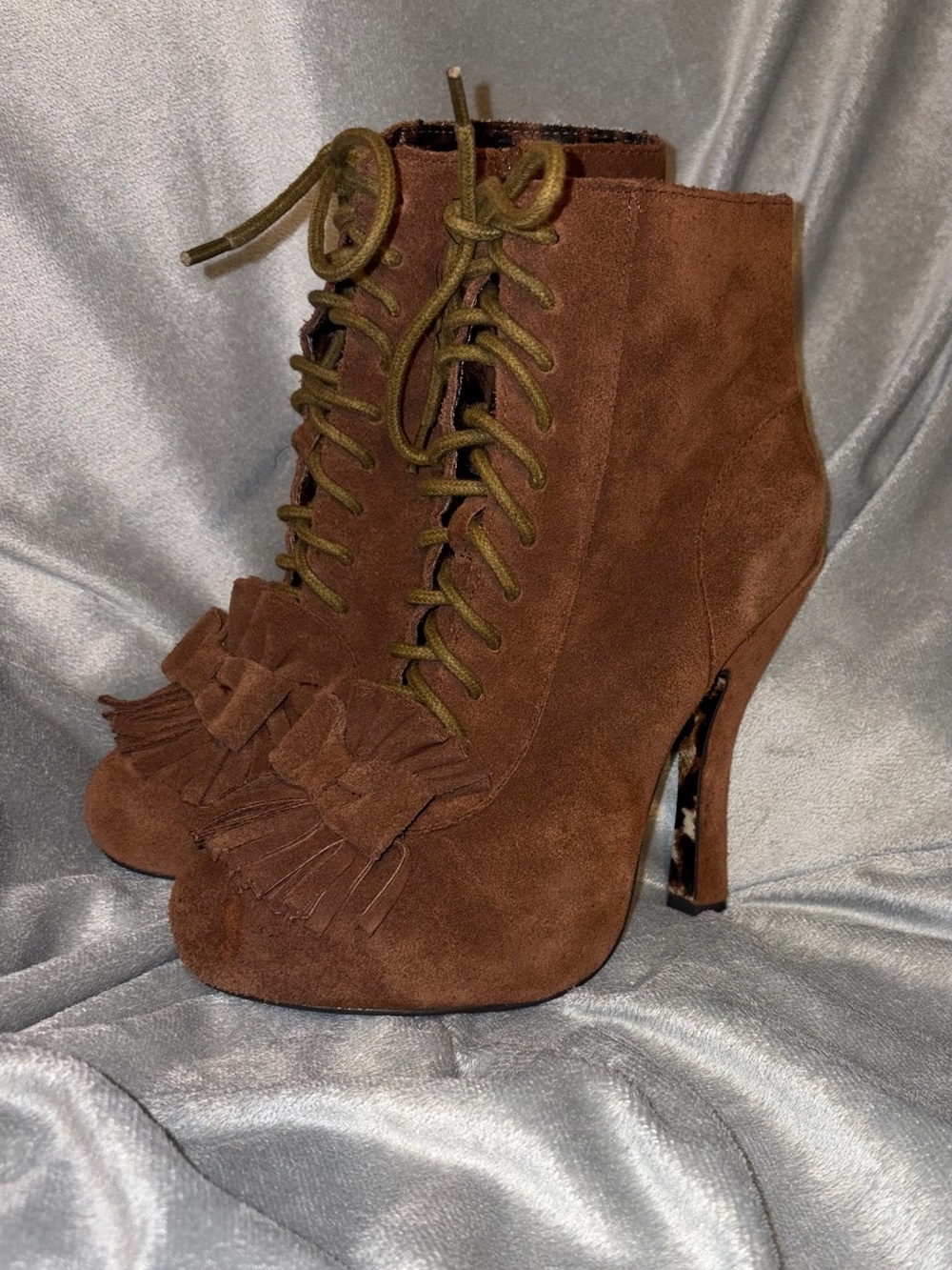 Betsey Johnson Brown Suede Lace-Up Fringe Ankle Boots with Bow Size 7